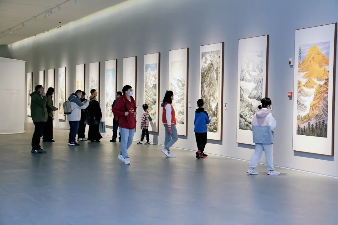 绘圣境峰光  展大国脊梁｜西岭雪·艺评